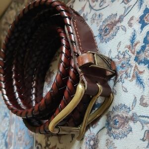 Size 32 genuine leather braided nautica belt with brass buckle.